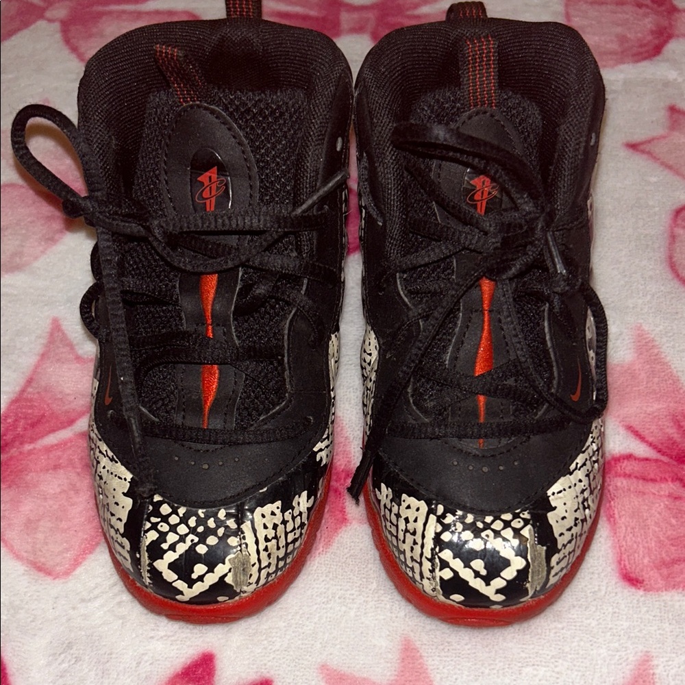 Nike Black and Red Kids Sneakers with Pattern
